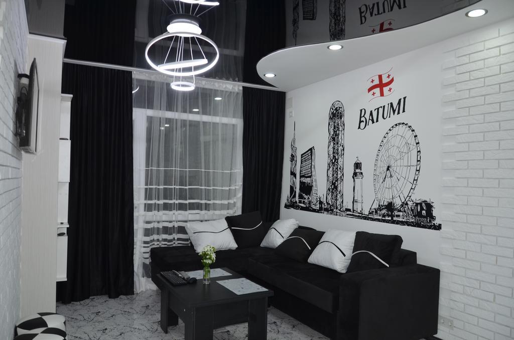Studio "Black - White" Батуми Екстериор снимка
