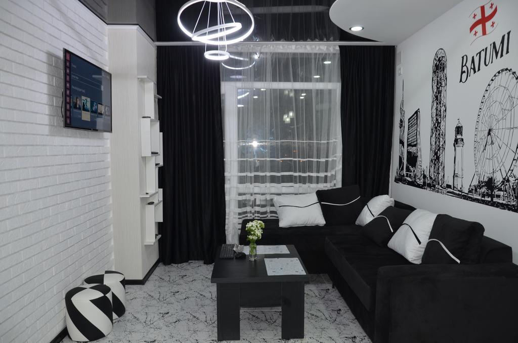 Studio "Black - White" Батуми Екстериор снимка