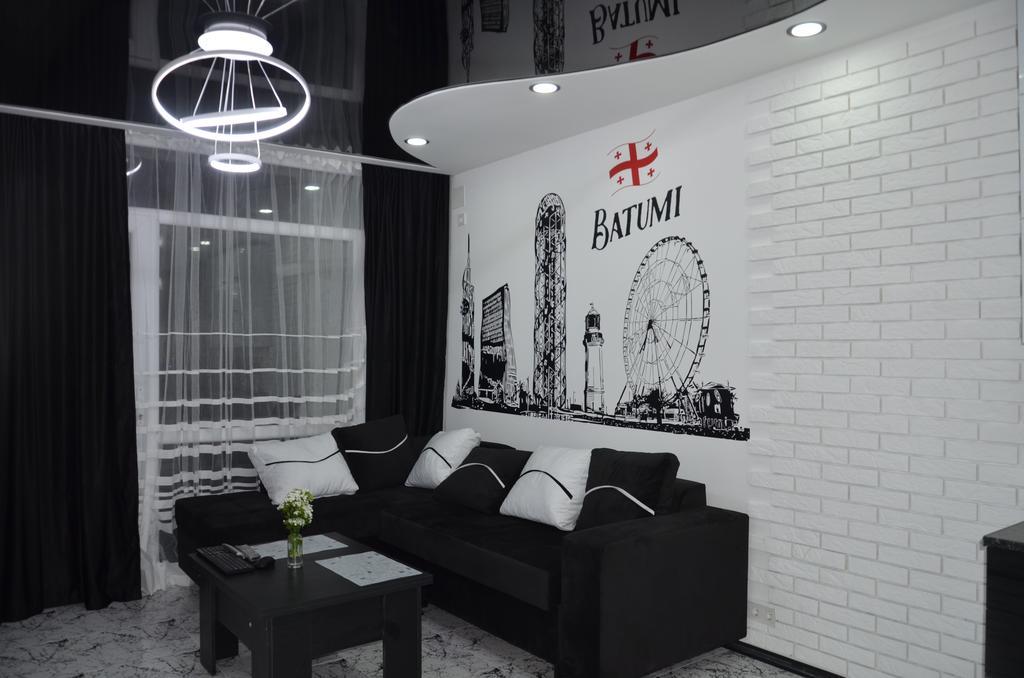 Studio "Black - White" Батуми Екстериор снимка