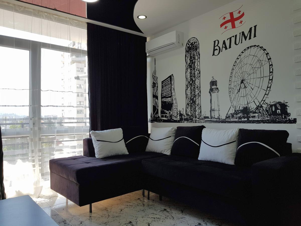 Studio "Black - White" Батуми Екстериор снимка