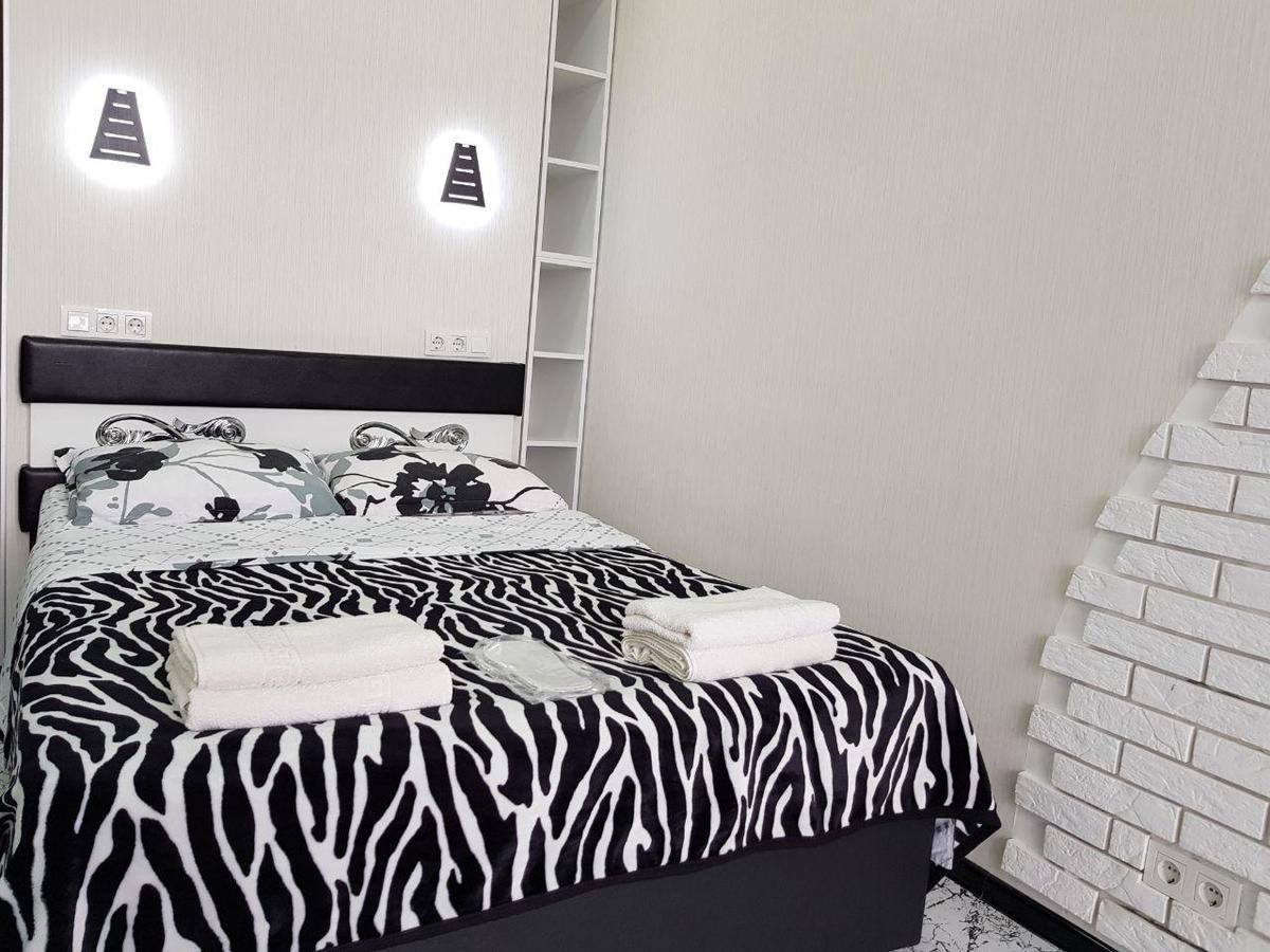 Studio "Black - White" Батуми Екстериор снимка