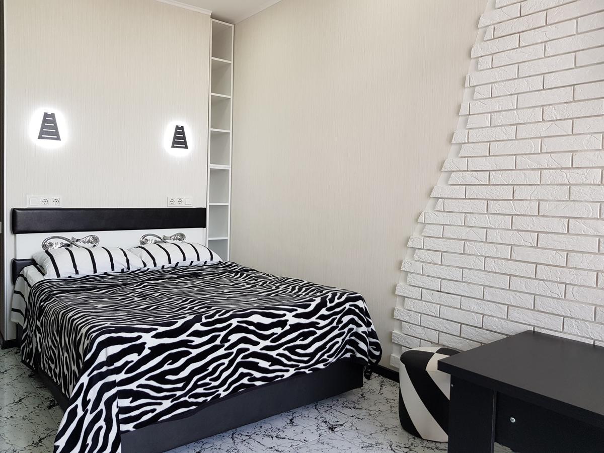 Studio "Black - White" Батуми Екстериор снимка
